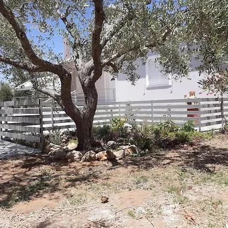 Charming Detached House 500m Far From The Sea *