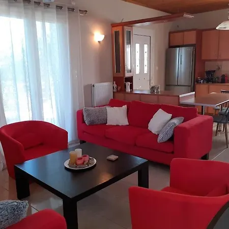 Charming Detached House 500m Far From The Sea בית נופש Petrochori (Peloponnese)