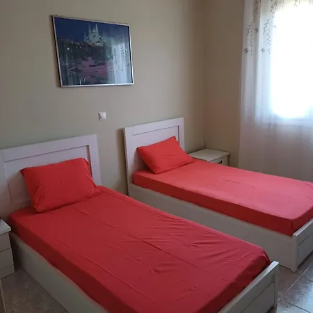 Charming Detached House 500m Far From The Sea *